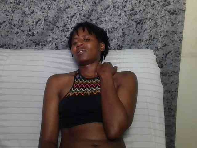 Brunnette-blonde webcam