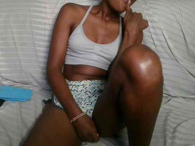 Brunnette-blonde webcam