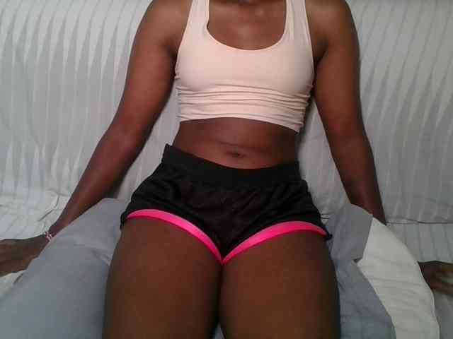 Brunnette-blonde webcam