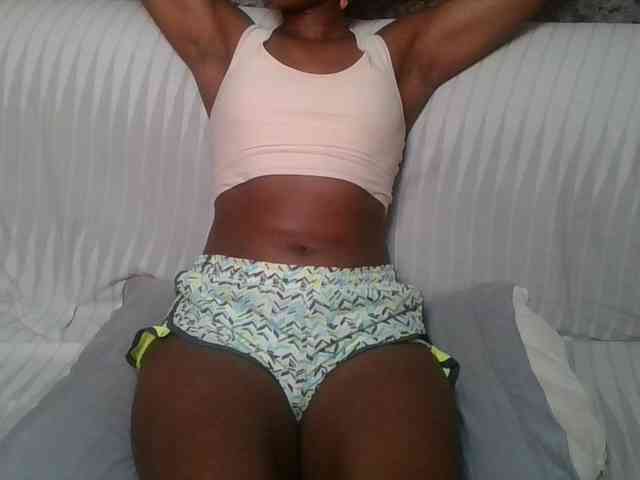 Brunnette-blonde webcam