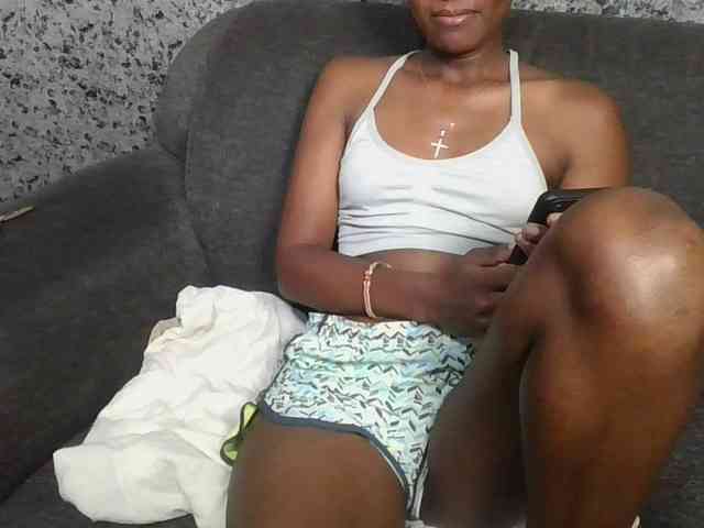 Brunnette-blonde webcam