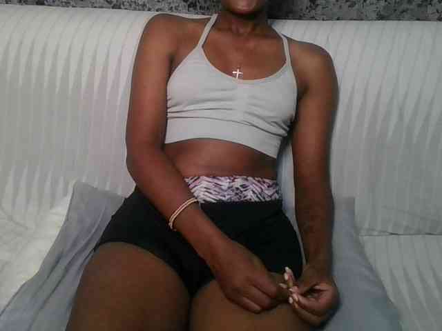 Brunnette-blonde webcam