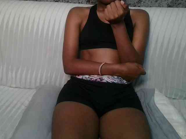 Brunnette-blonde webcam