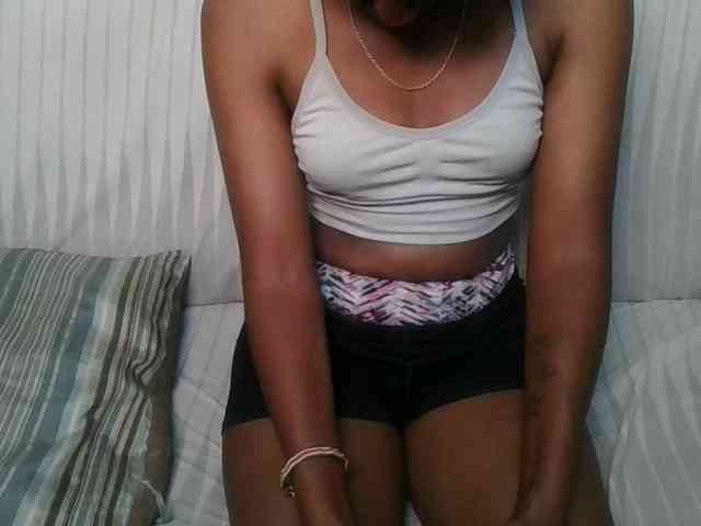 Brunnette-blonde webcam