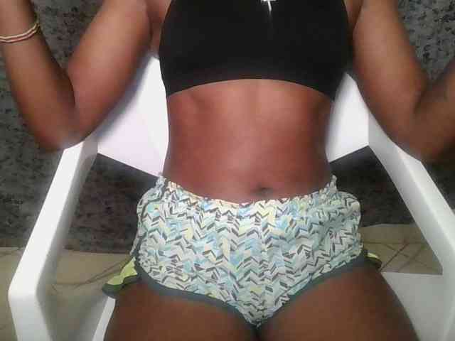 Brunnette-blonde webcam