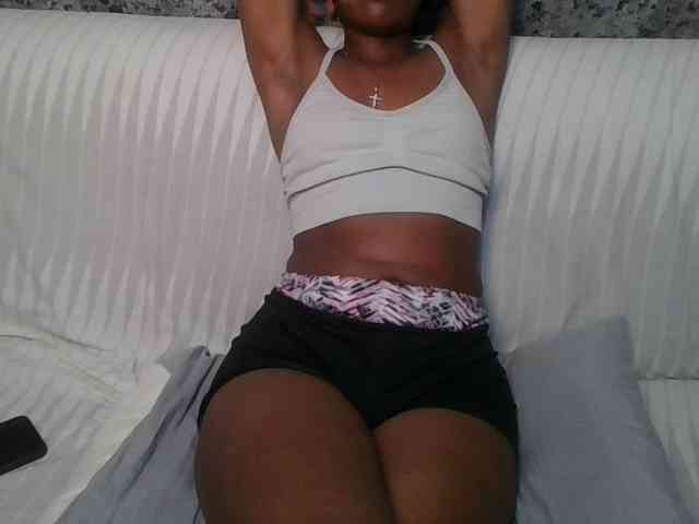 Brunnette-blonde webcam