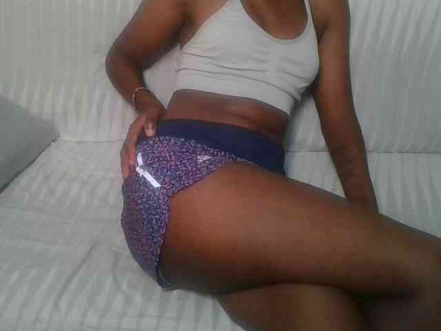 Brunnette-blonde webcam