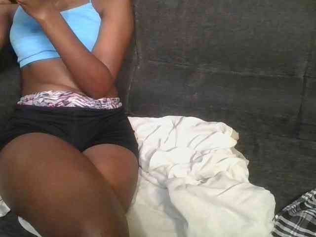 Brunnette-blonde webcam