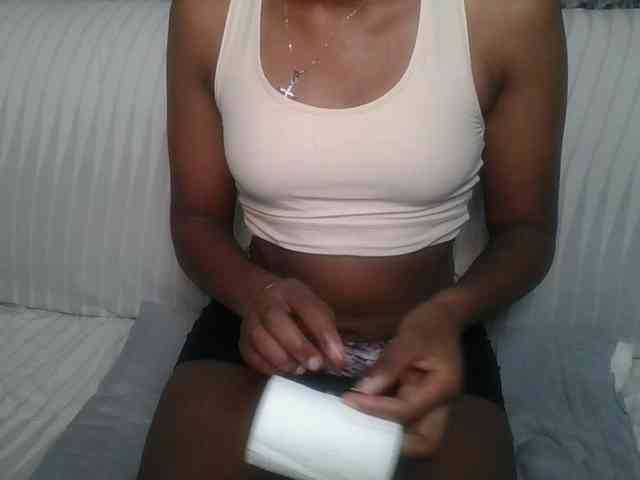 Brunnette-blonde webcam