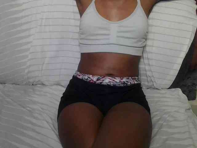 Brunnette-blonde webcam