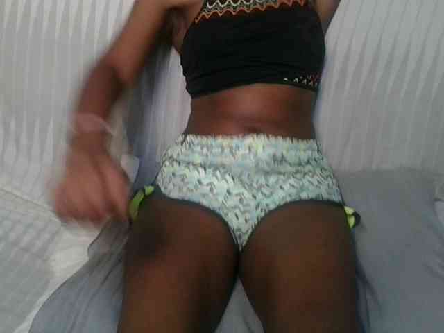 Brunnette-blonde webcam