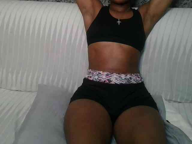 Brunnette-blonde webcam