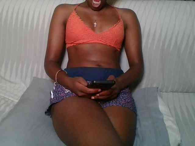 Brunnette-blonde webcam