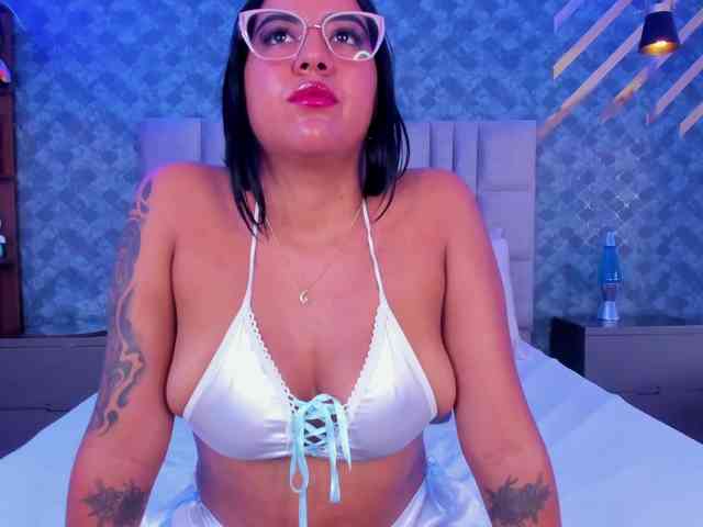 OrianaReyes webcam
