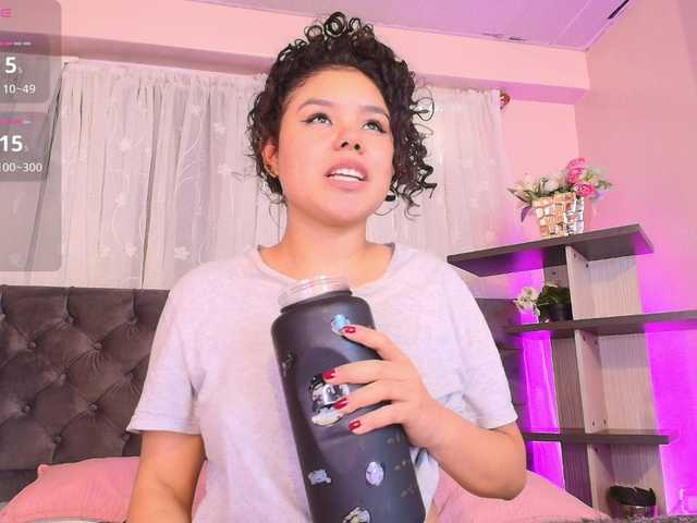 Annie-Pleasure webcam