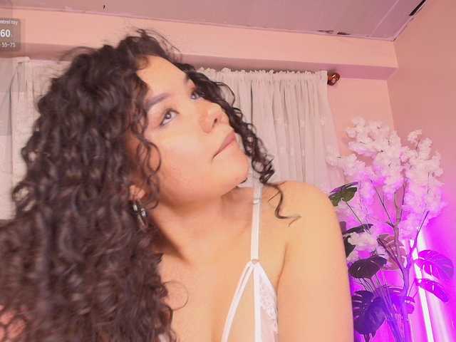 Annie-Pleasure webcam