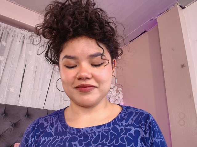 Annie-Pleasure webcam