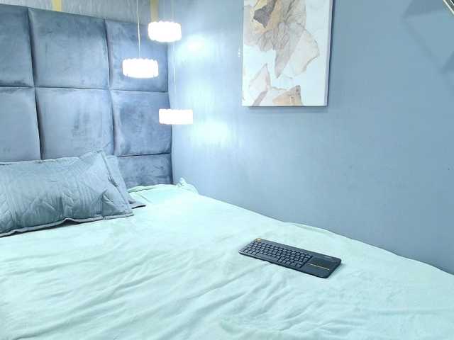 Annie-Pleasure webcam