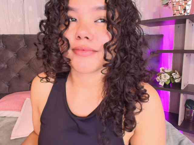 Annie-Pleasure webcam