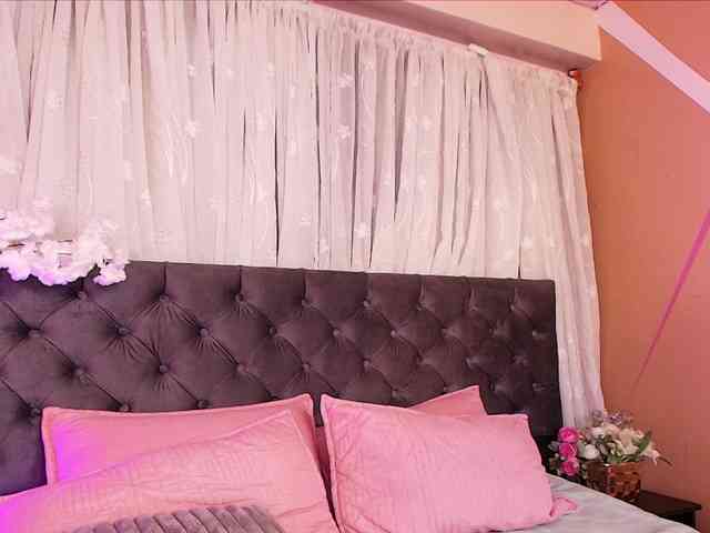 Annie-Pleasure webcam