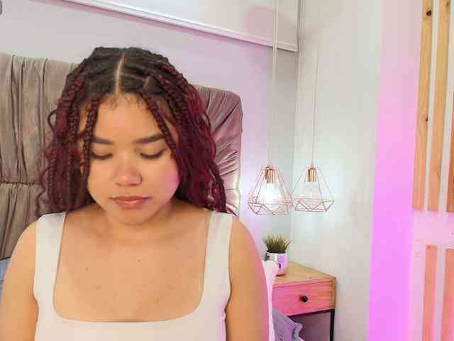 Annie-Pleasure webcam