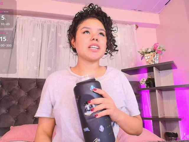 Annie-Pleasure webcam