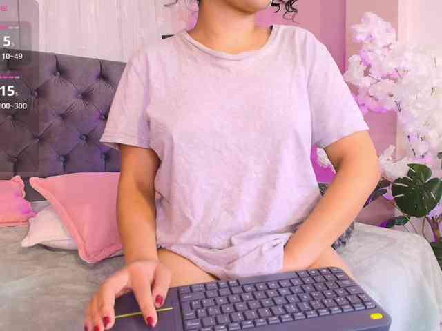 Annie-Pleasure webcam