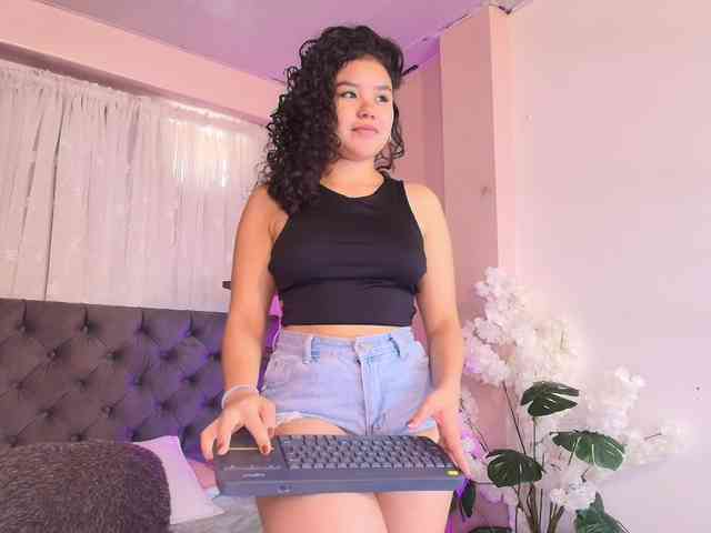 Annie-Pleasure webcam