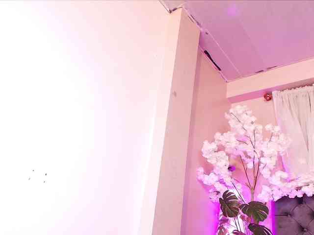 Annie-Pleasure webcam