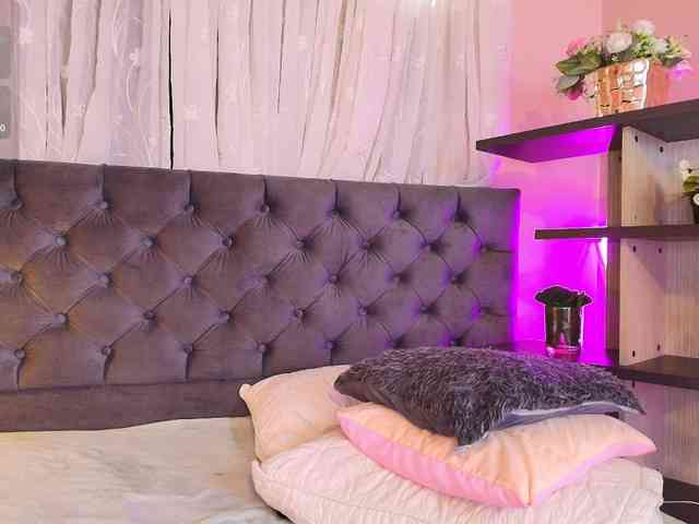 Annie-Pleasure webcam