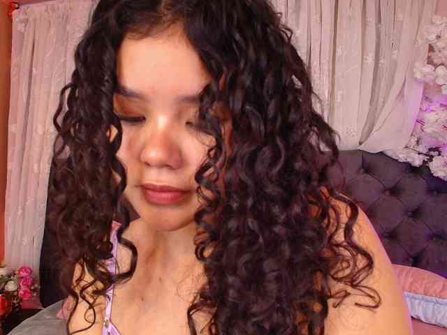 Annie-Pleasure webcam