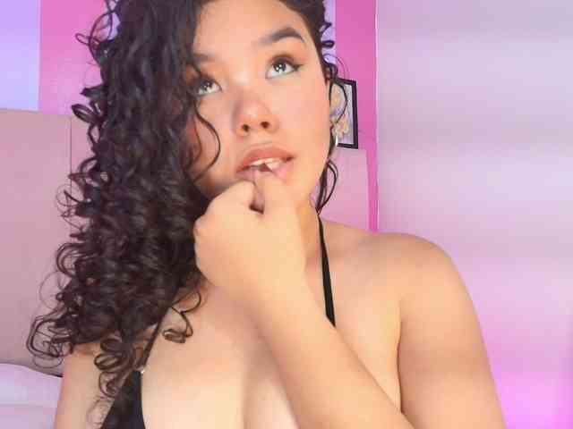 Annie-Pleasure webcam