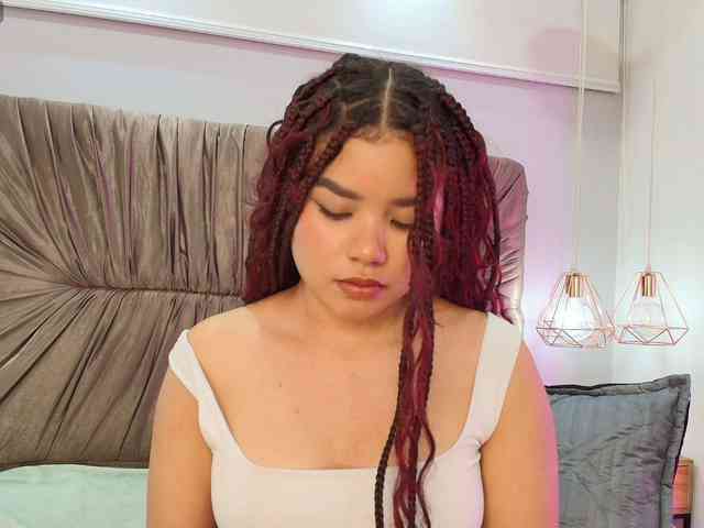 Annie-Pleasure webcam