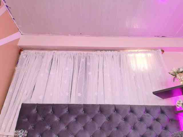 Annie-Pleasure webcam