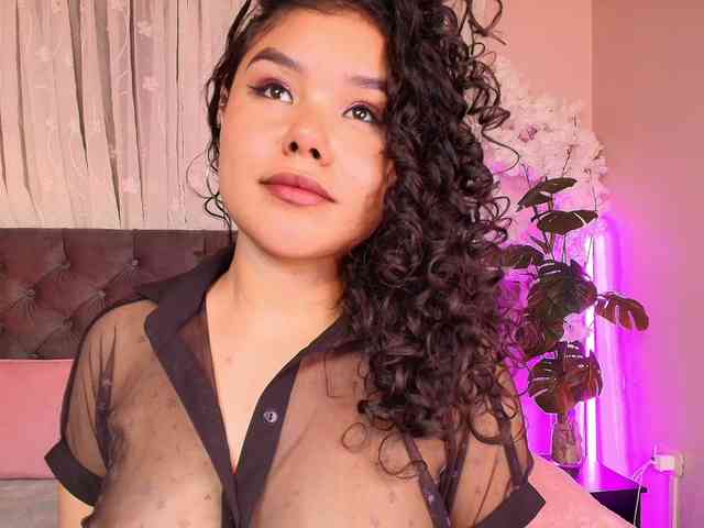 Annie-Pleasure webcam