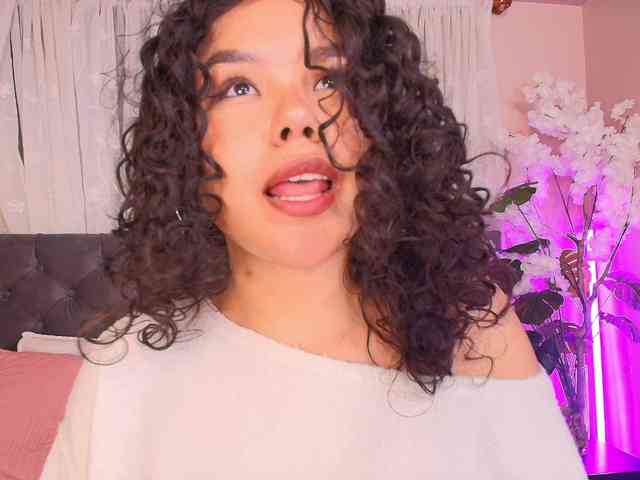 Annie-Pleasure webcam