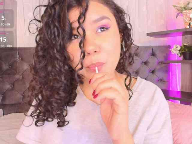 Annie-Pleasure webcam