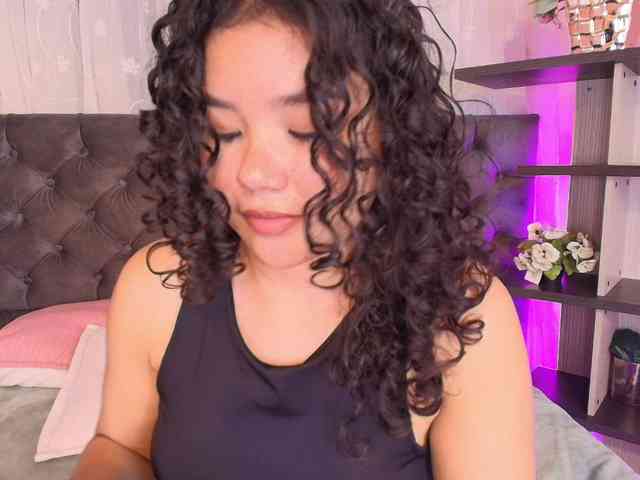 Annie-Pleasure webcam