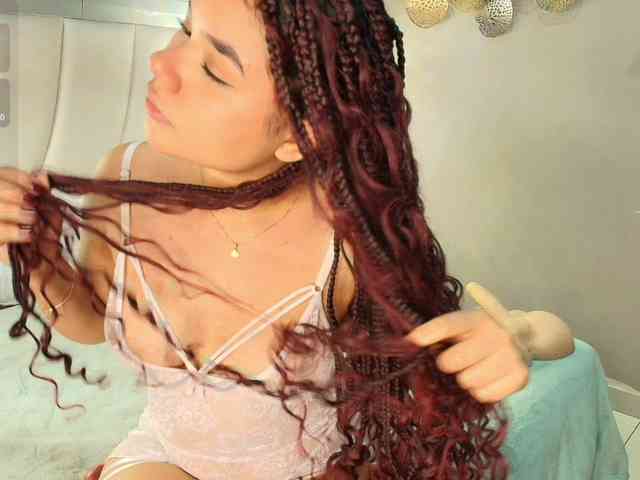 Annie-Pleasure webcam