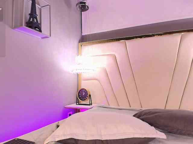 Annie-Pleasure webcam