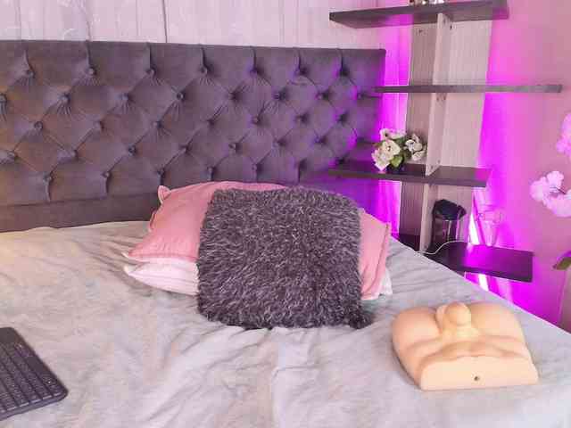 Annie-Pleasure webcam