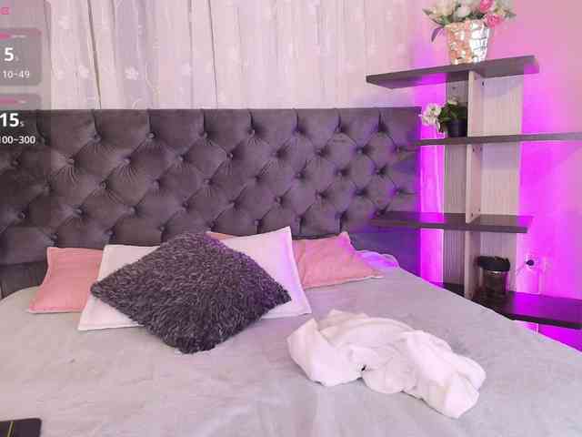 Annie-Pleasure webcam