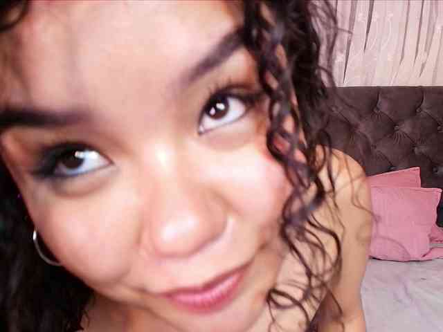 Annie-Pleasure webcam