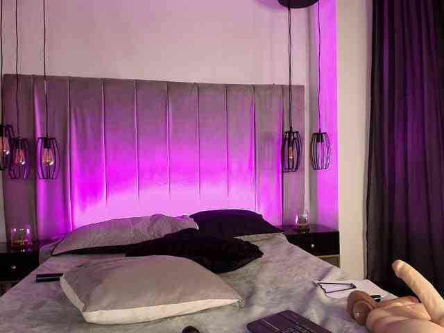 Annie-Pleasure webcam