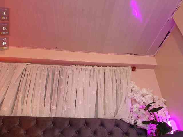 Annie-Pleasure webcam