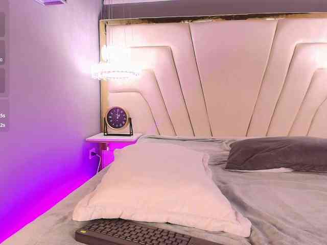 Annie-Pleasure webcam