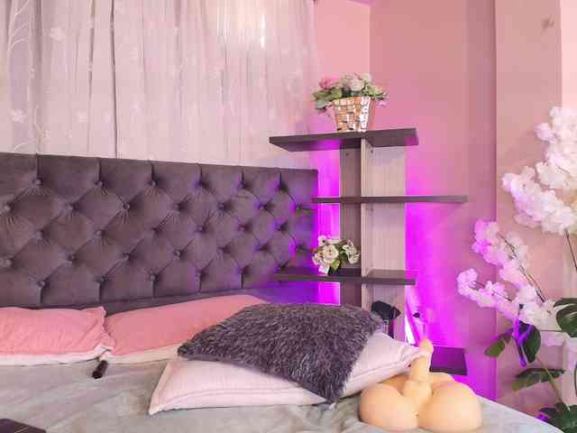 Annie-Pleasure webcam