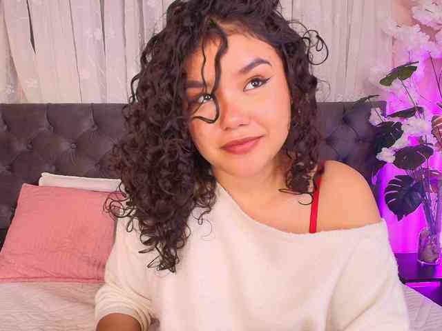 Annie-Pleasure webcam