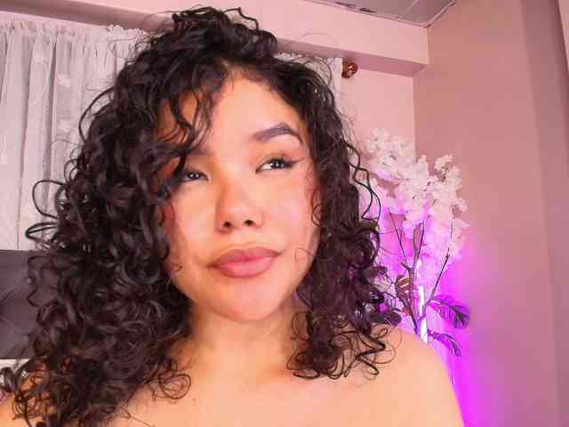 Annie-Pleasure webcam