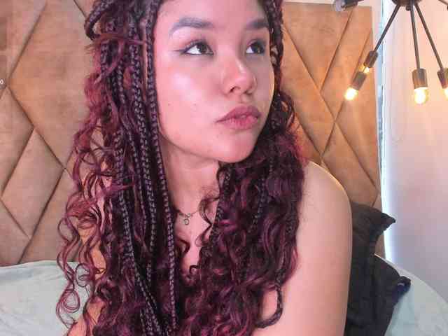 Annie-Pleasure webcam